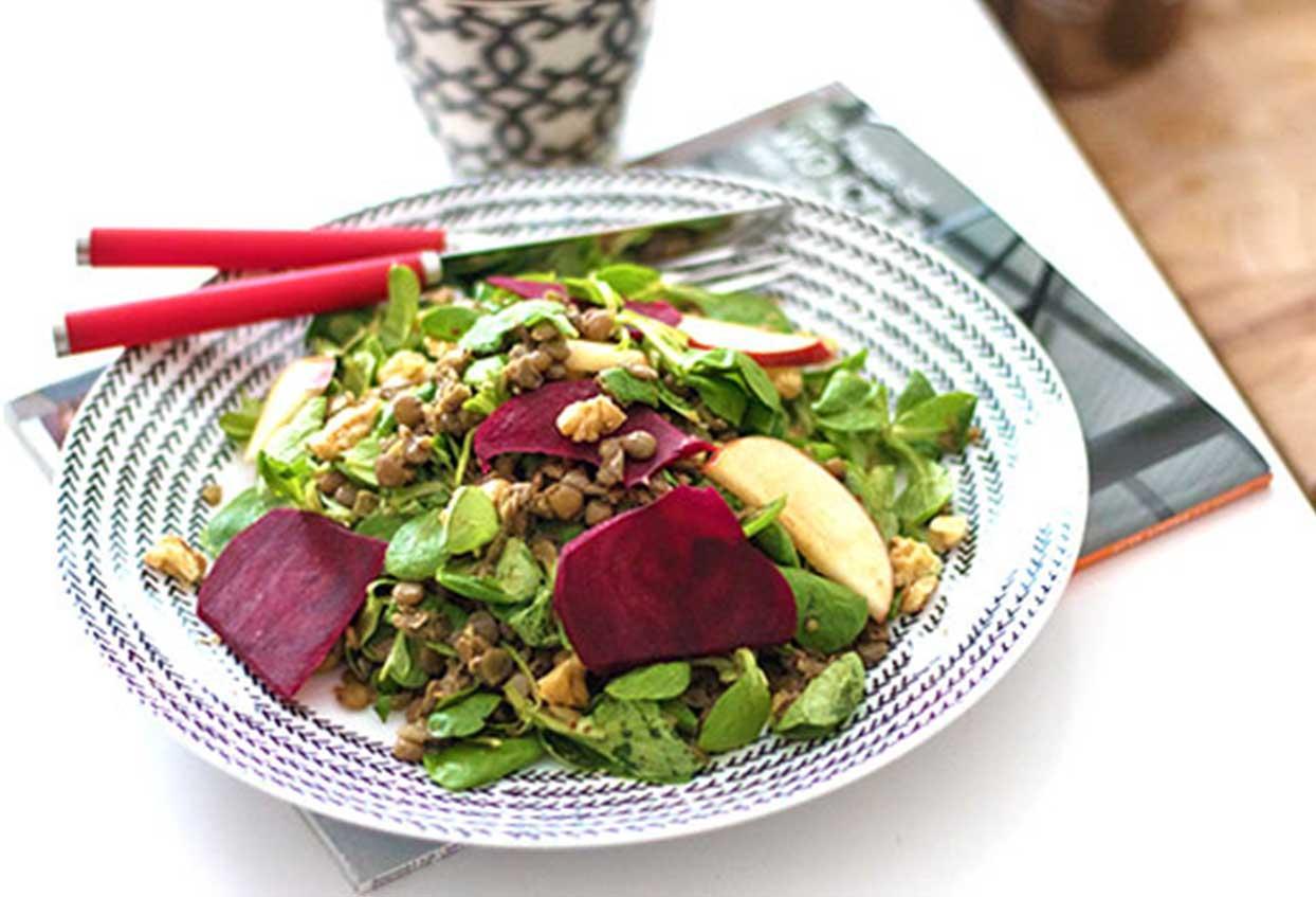 Linsen-Feldsalat mit Honig-Senf-Dressing roter Bete und Walnüssen - Schritt 5