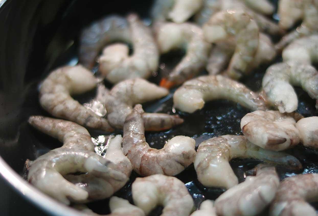 Würzige Shrimps mit geschmortem Gemüse - Schritt 3
