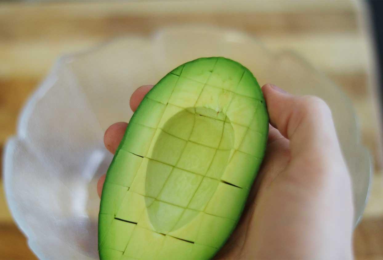 Wildlachs auf Gemüse getoppt mit Avocado-Limette - Schritt 3