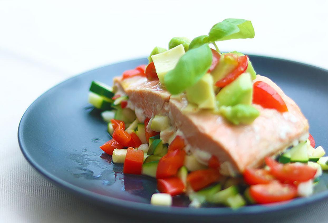 Wildlachs auf Gemüse getoppt mit Avocado-Limette - Schritt 4