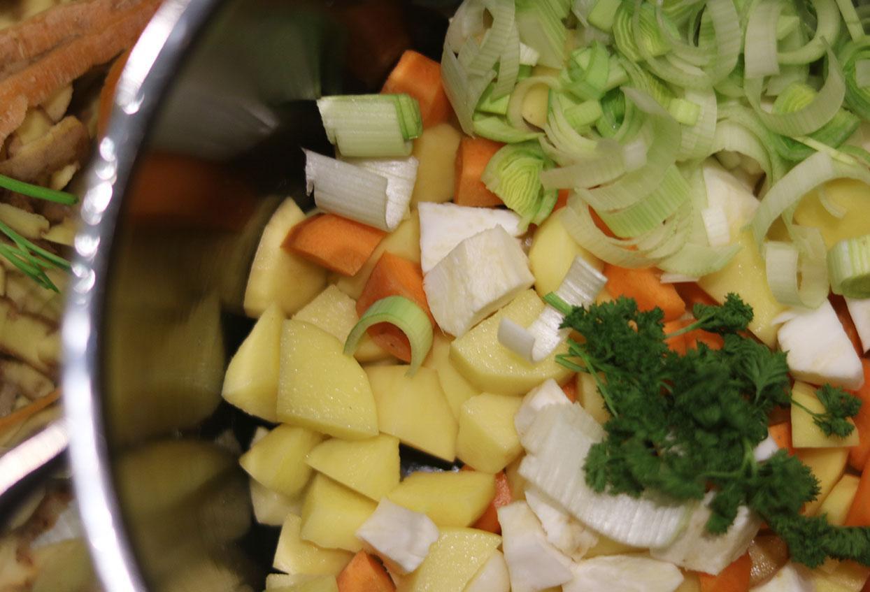 Mamas Brokkoli-Kartoffelsuppe - Schritt 1