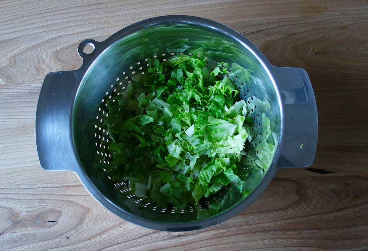 Feigensalat mit angerösteten Pinienkernen und Fetakäse - Schritt 1