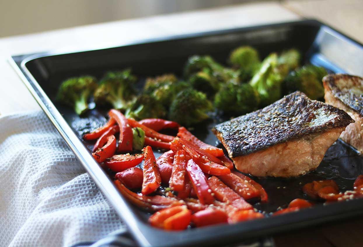 Wildlachs mit Ofengemüse in Honig-Sojasoße - Schritt 3
