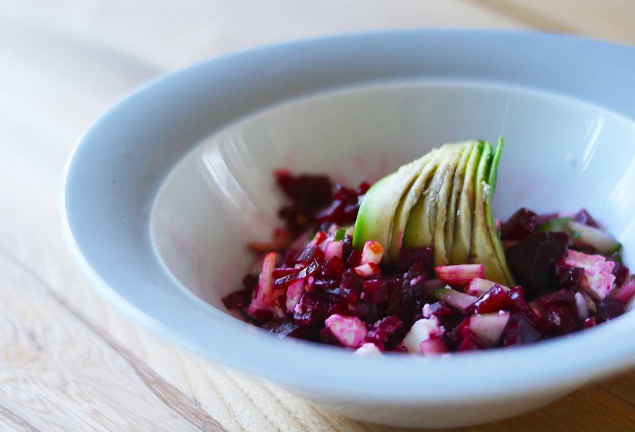 Rote Bete-Apfel-Salat mit Schafskäse und Avocado - Schritt 3
