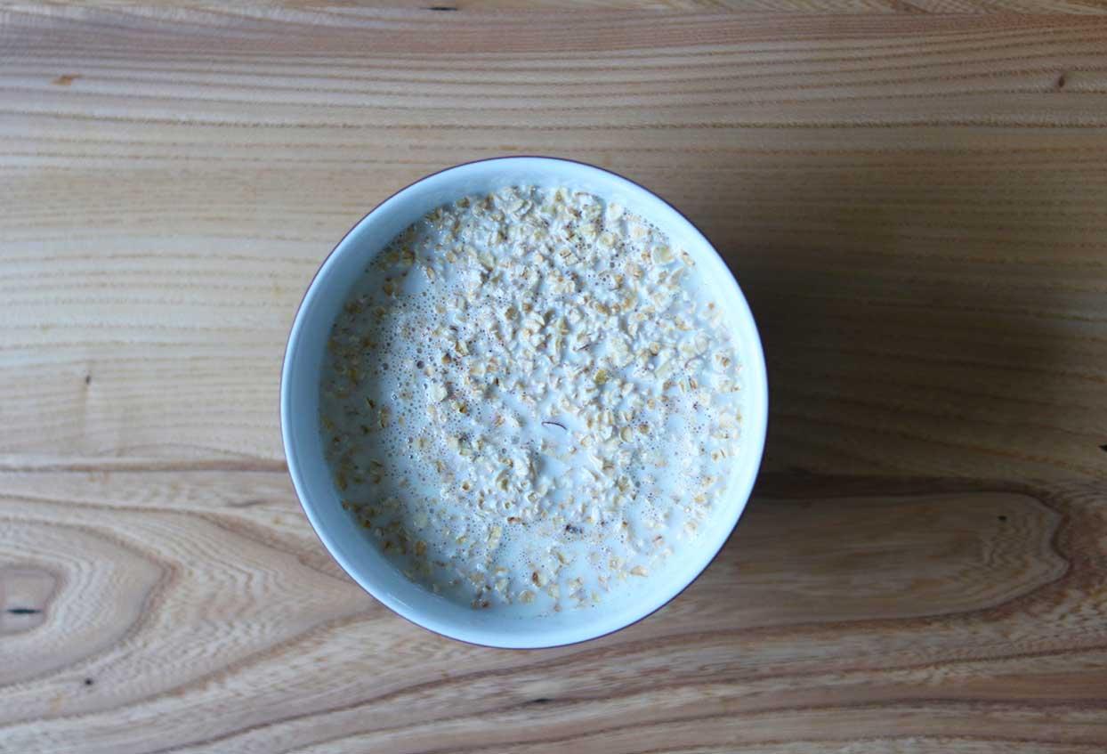 Apfel-Haferflockenfrühstück mit Honig - Schritt 1